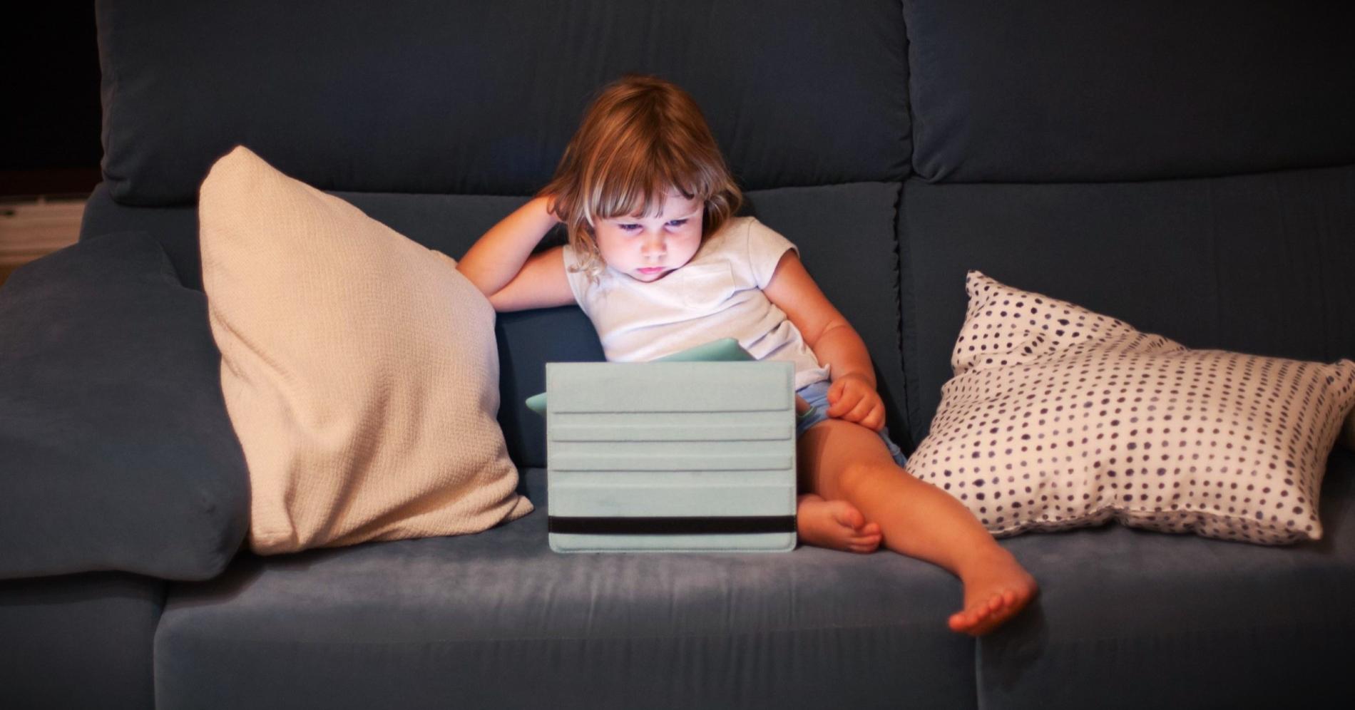 Les écrans et les tout-petits